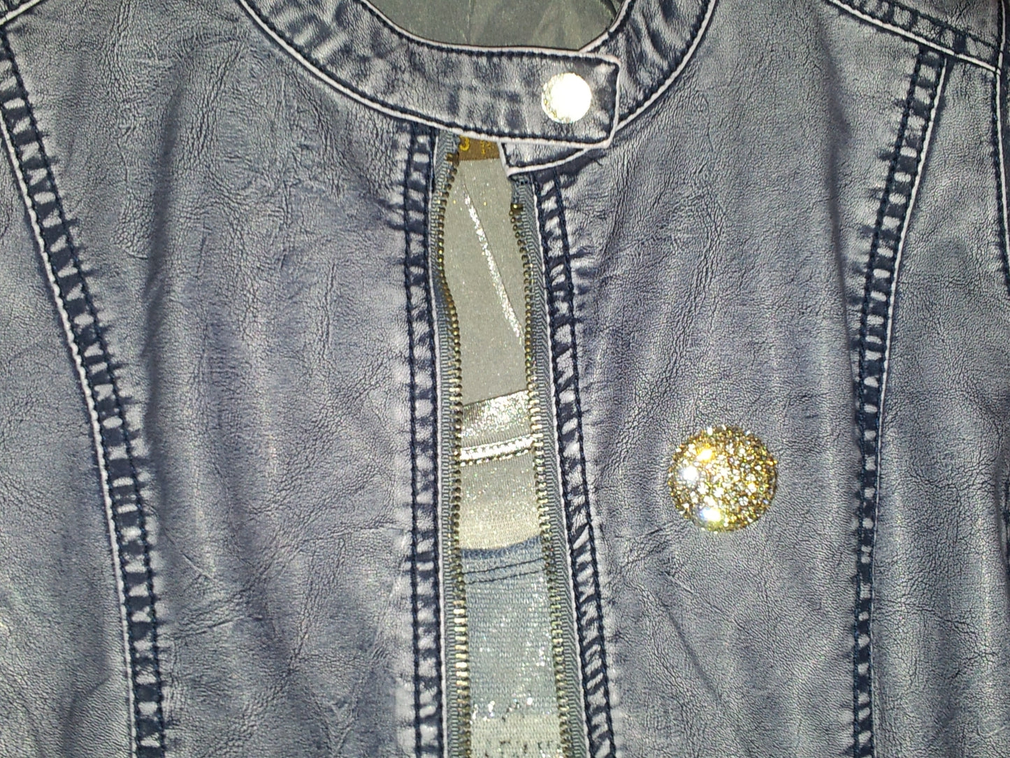 Brosche mit Magnetverschluss - Keine Nadel zur Befestigung.