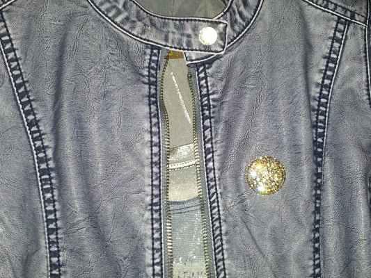 Brosche mit Magnetverschluss - Keine Nadel zur Befestigung.