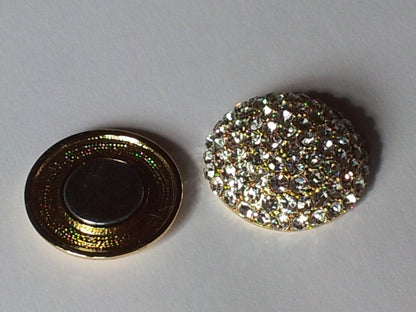 Brosche mit Magnetverschluss - Keine Nadel zur Befestigung.