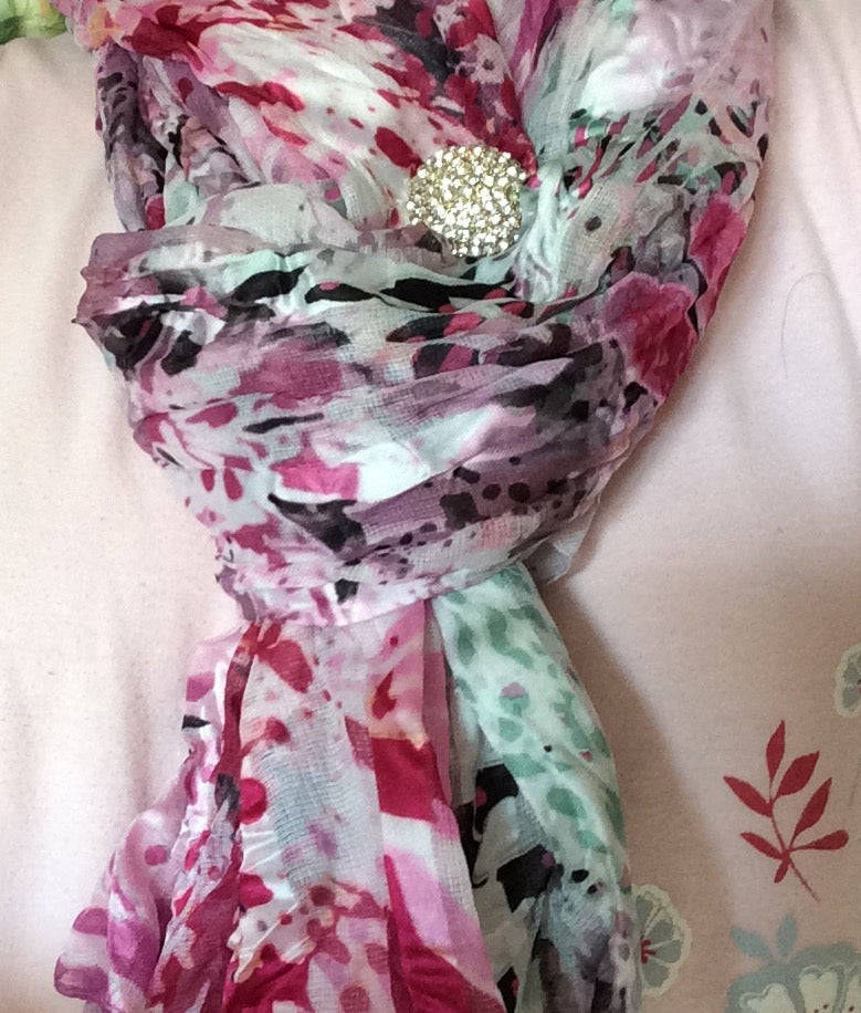 Brosche mit Magnetverschluss - Keine Nadel zur Befestigung.