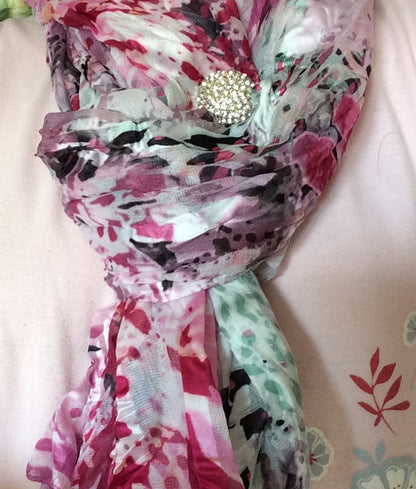 Brosche mit Magnetverschluss - Keine Nadel zur Befestigung.